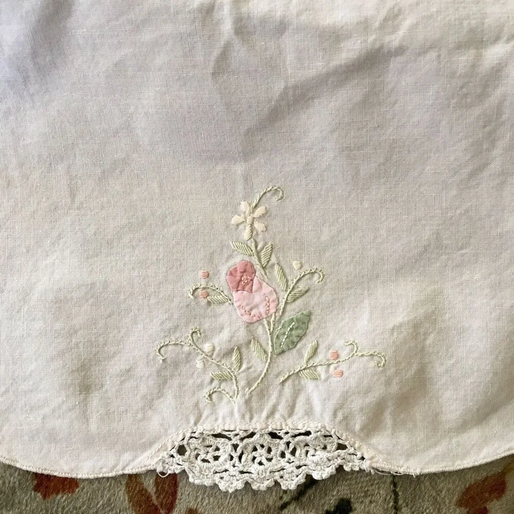 lot of 2 round Vintage table clothes- 31” diameter embroidery